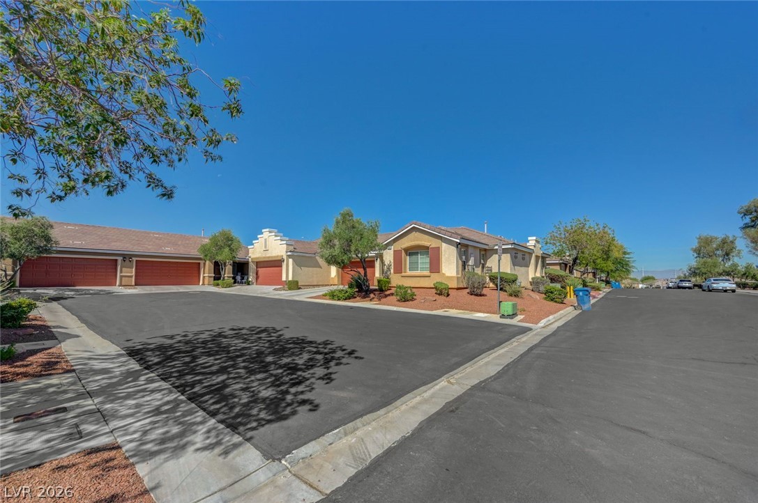 Photo 3 of 10451 Aloe Cactus Street