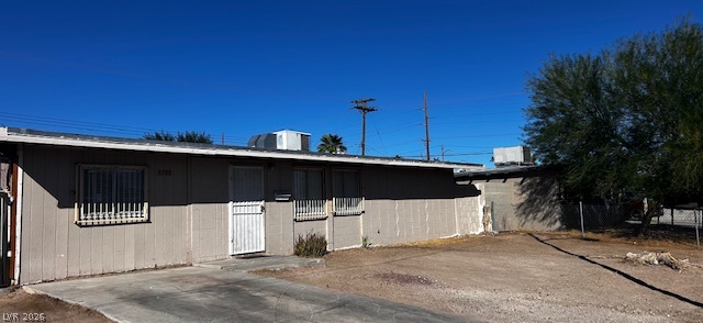 Photo 2 of 3708 Perliter Avenue
