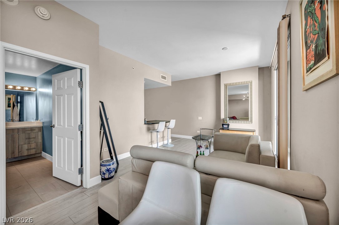 Photo 17 of 66, 200 W Sahara Avenue #2709