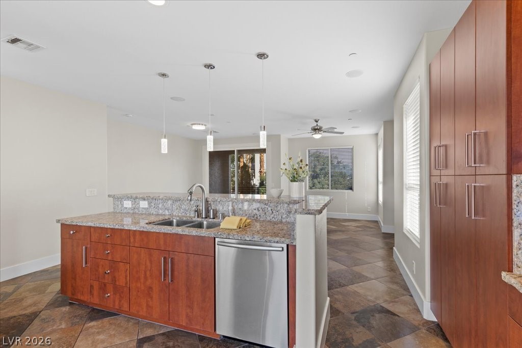 Photo 11 of 36, 9050 W Tropicana Avenue #1170