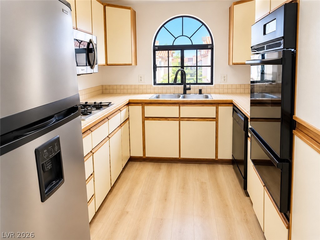 Photo 11 of 20, 1417 Santa Margarita Street #G
