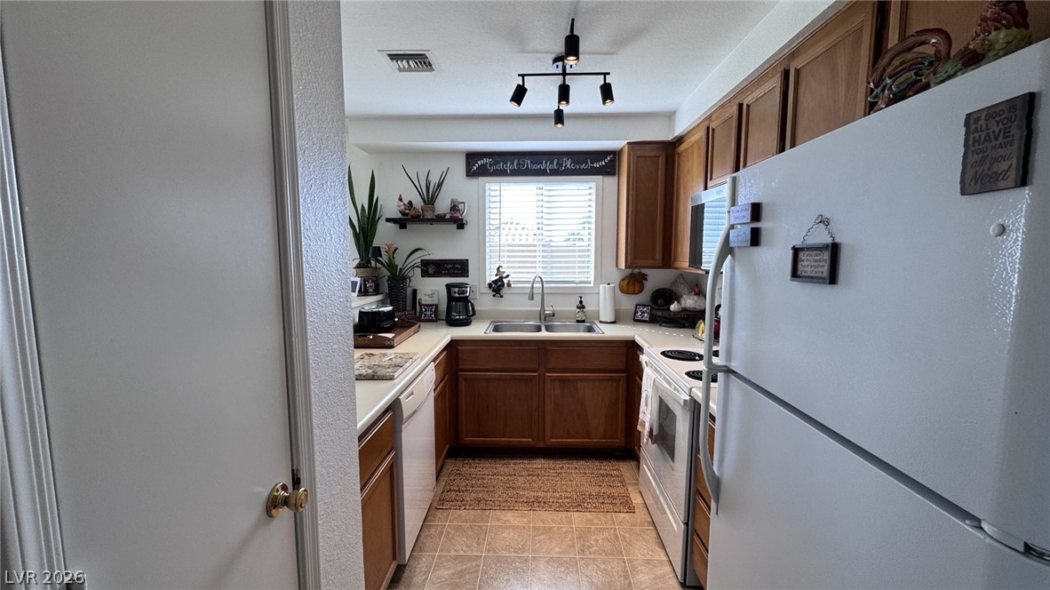 Photo 12 of 30, 2241 Highpointe Drive #201