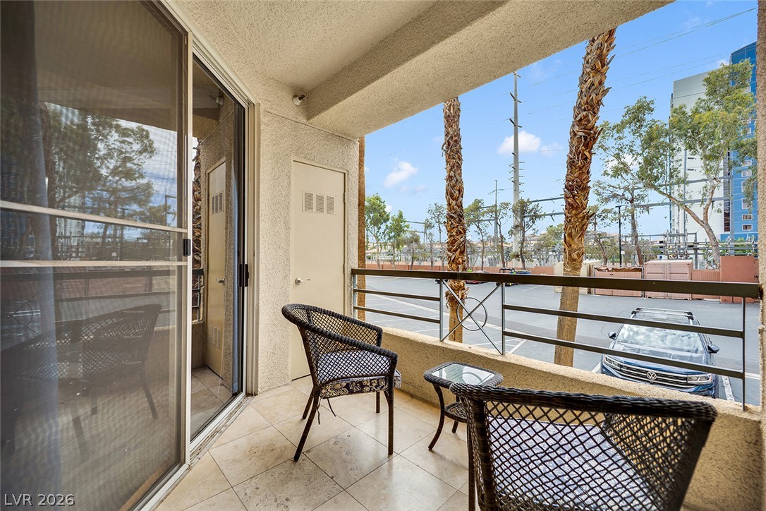 Photo 31 of 52, 220 E Flamingo Road #117
