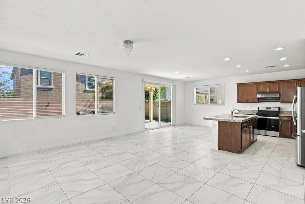 Photo 6 of 42, 4722 Challenger Street