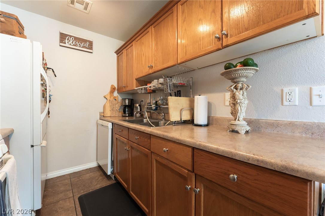 Photo 11 of 38, 5330 E Charleston Boulevard #123