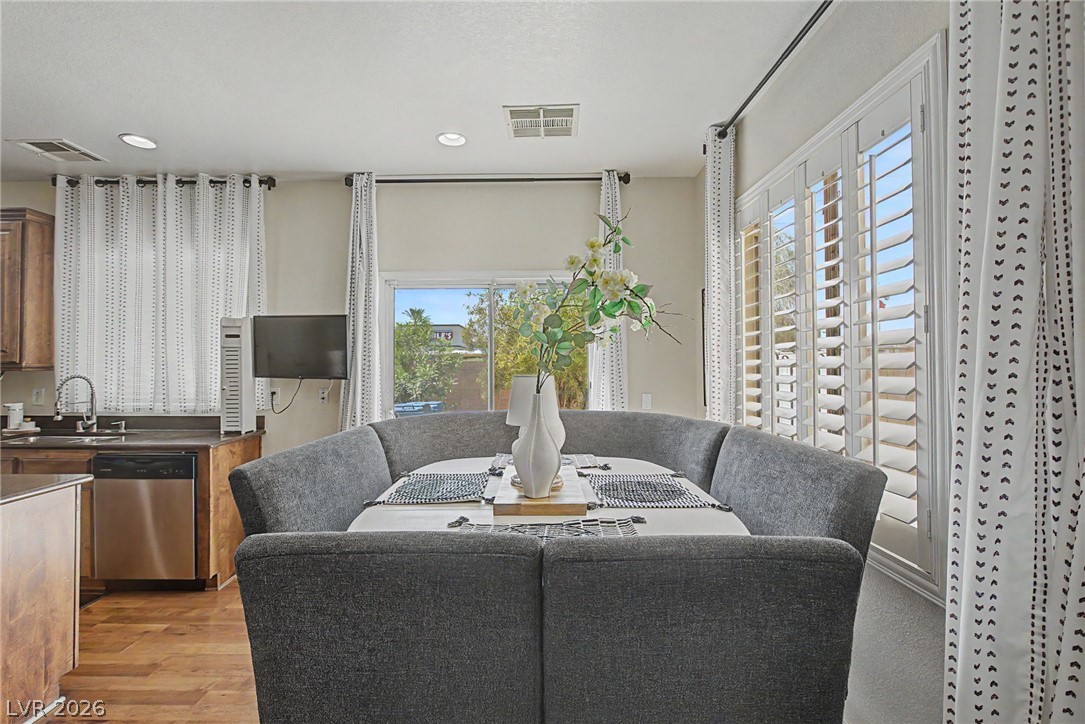 Photo 16 of 50, 6025 Glenborough Street