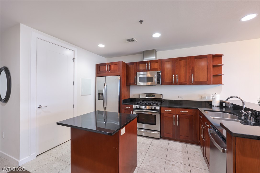Photo 8 of 27, 4525 E Dean Martin Drive #2911
