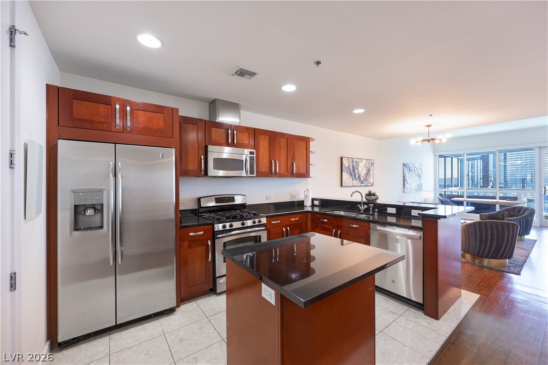 Photo 11 of 27, 4525 E Dean Martin Drive #2911