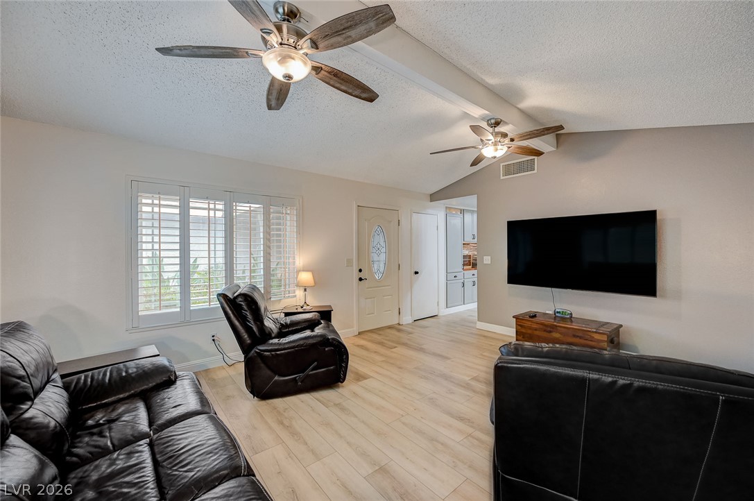 Photo 14 of 44, 1518 Della Court