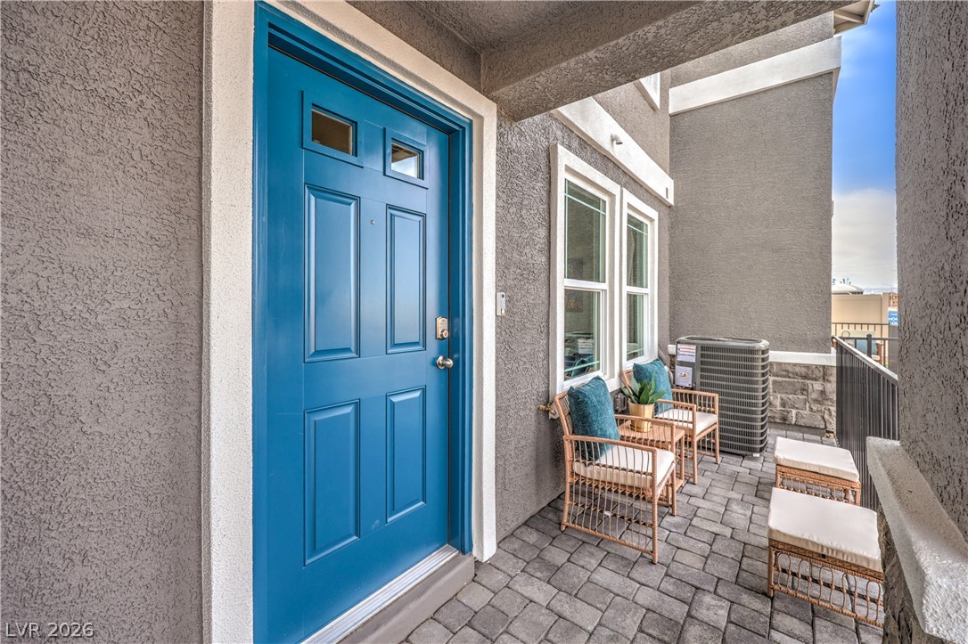 Photo 6 of 32, 905 Black Heron Street