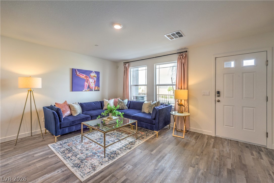Photo 7 of 32, 905 Black Heron Street