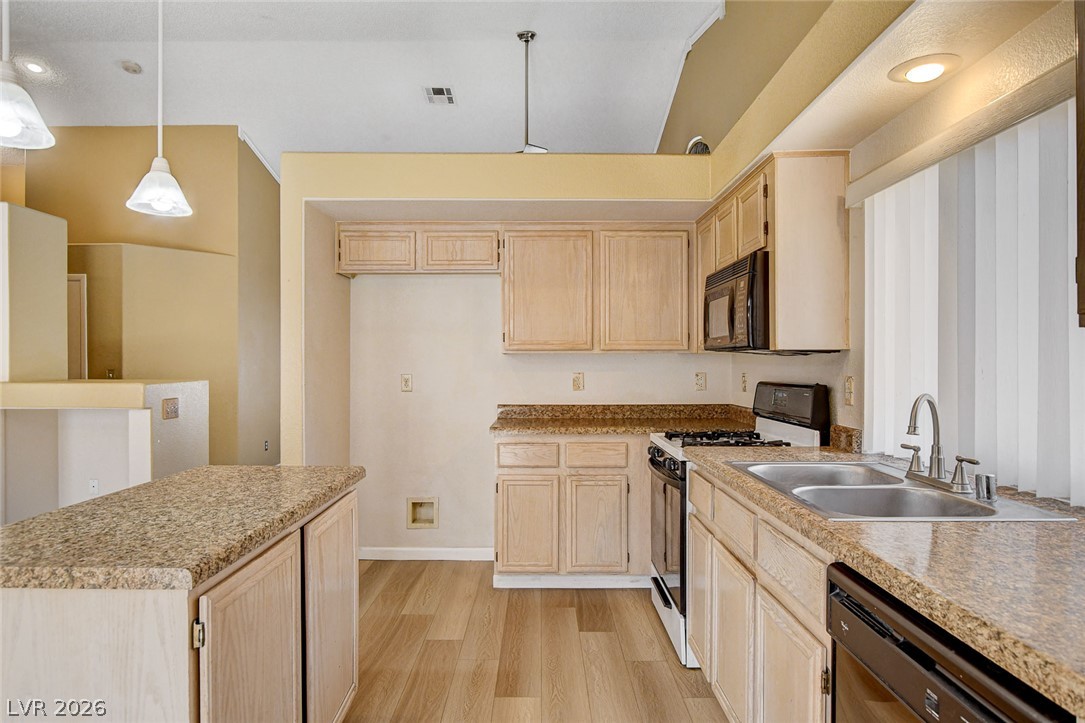 Photo 24 of 40, 811 Rio Poco Court