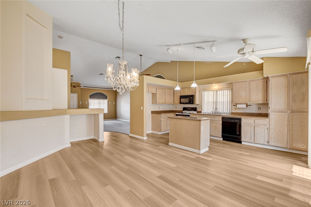 Photo 15 of 40, 811 Rio Poco Court