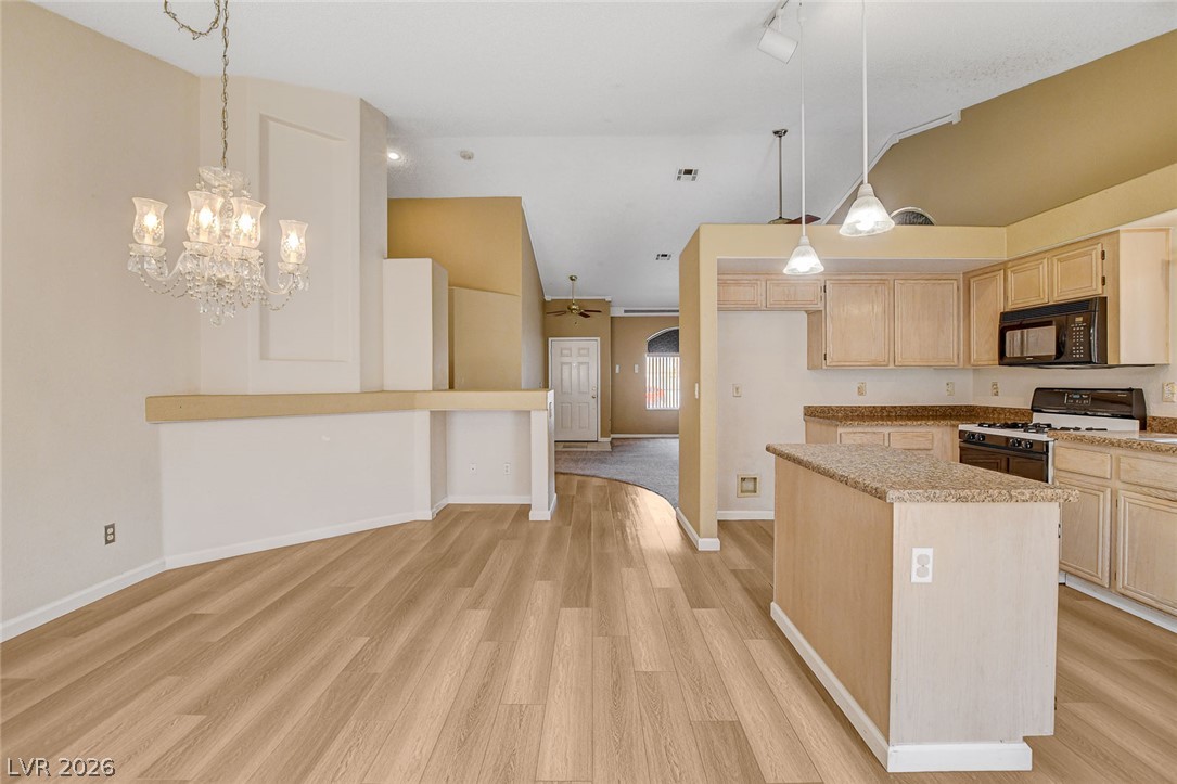 Photo 17 of 40, 811 Rio Poco Court