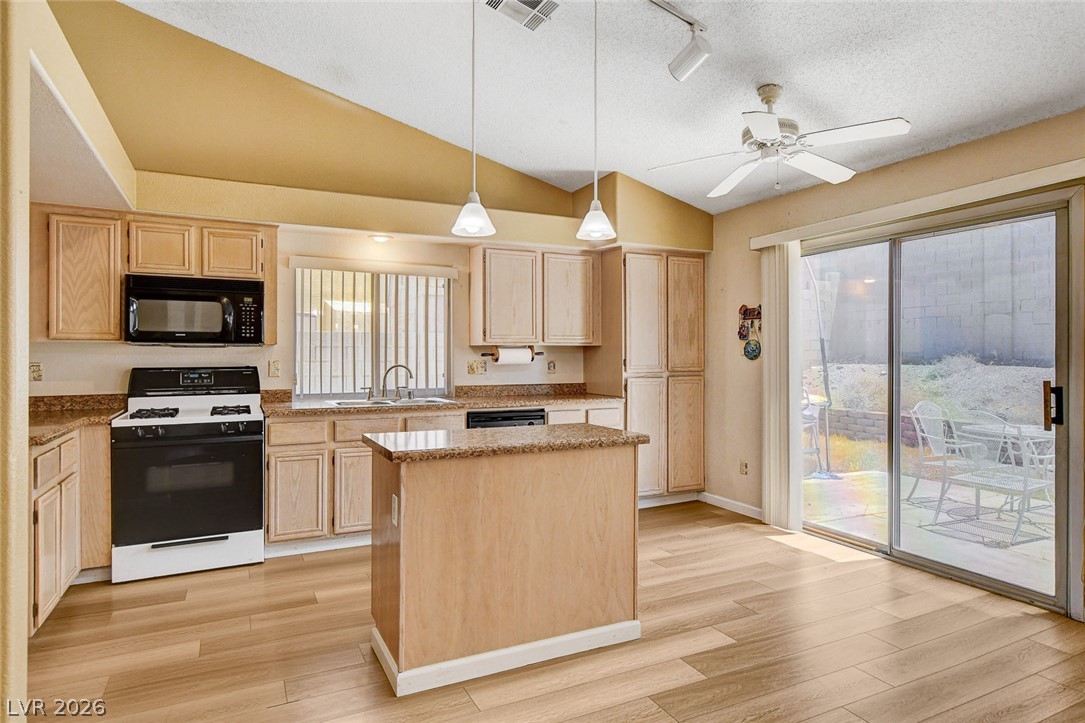 Photo 19 of 40, 811 Rio Poco Court