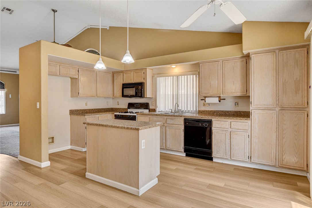 Photo 20 of 40, 811 Rio Poco Court