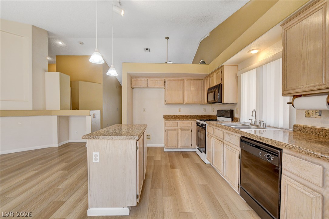 Photo 21 of 40, 811 Rio Poco Court