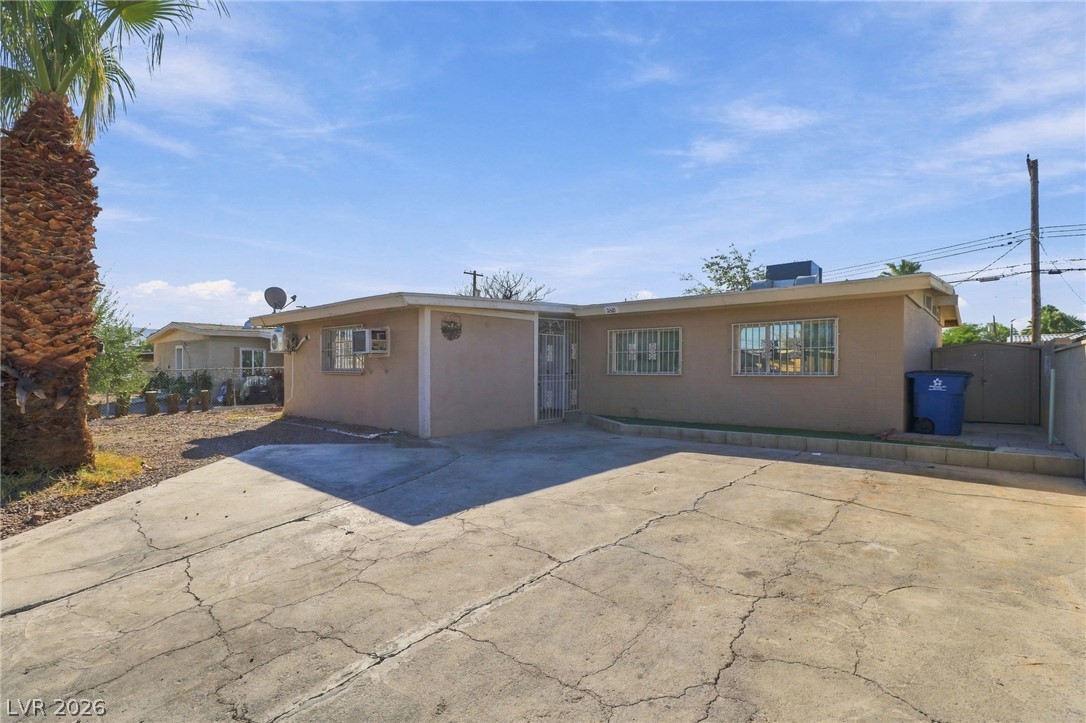 Photo 2 of 2521 Perliter Avenue