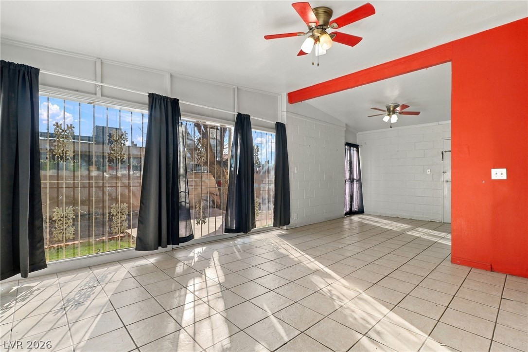 Photo 4 of 2521 Perliter Avenue