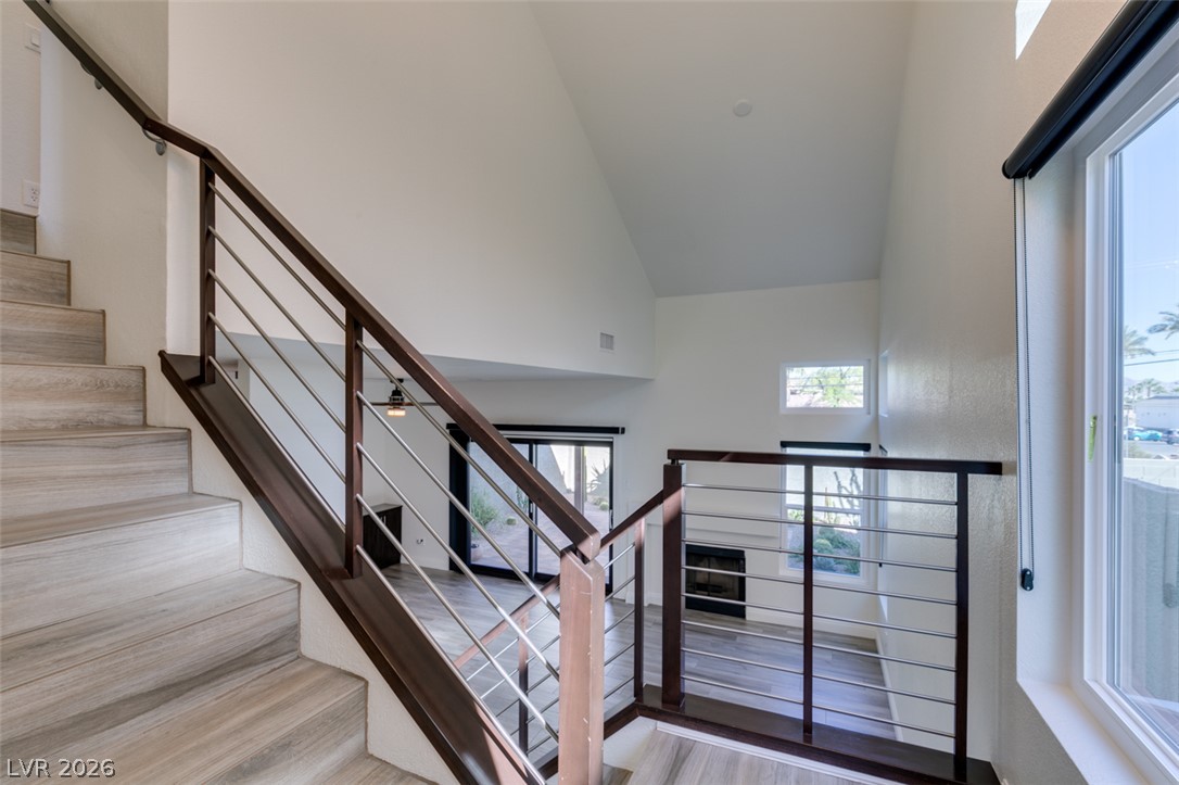 Photo 3 of 1662 Cloister Avenue