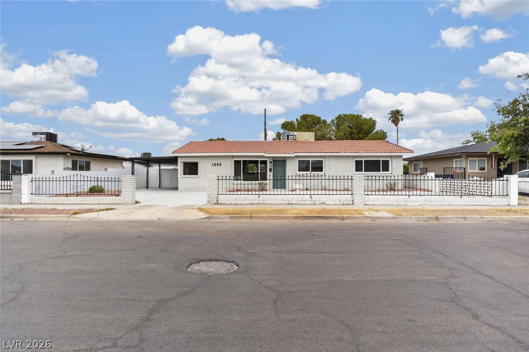 1669 N G Street, Las Vegas 89106