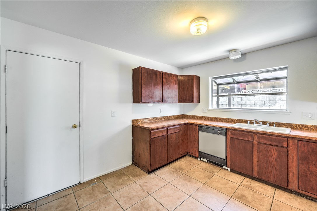 Photo 8 of 44, 4462 Newton Drive