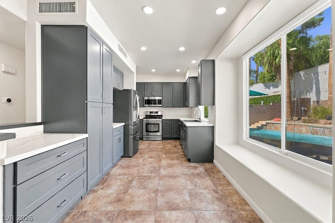 Photo 13 of 47, 2232 Le Conte Avenue