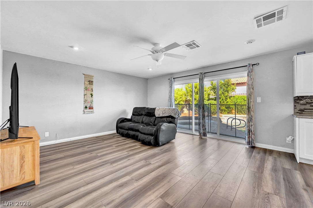 Photo 18 of 36, 342 Fuente Drive