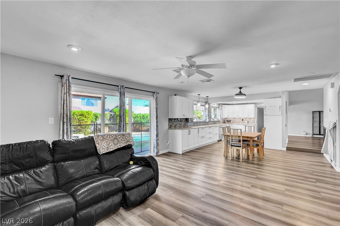 Photo 21 of 36, 342 Fuente Drive