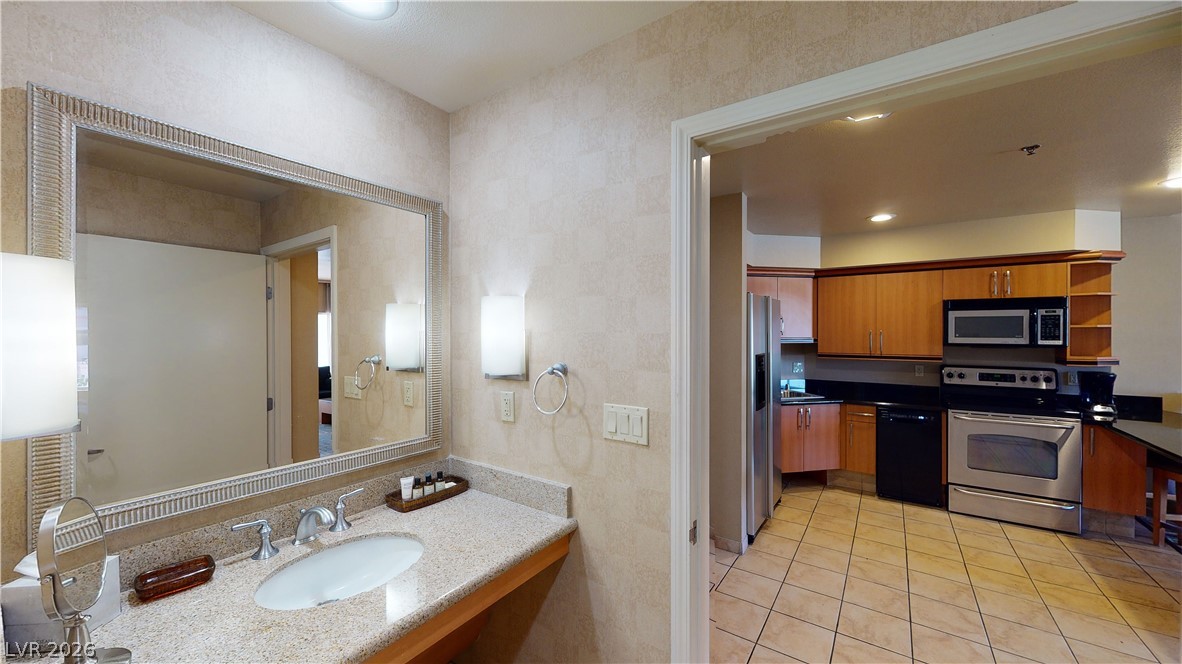 Photo 14 of 25, 211 E Flamingo Road #202
