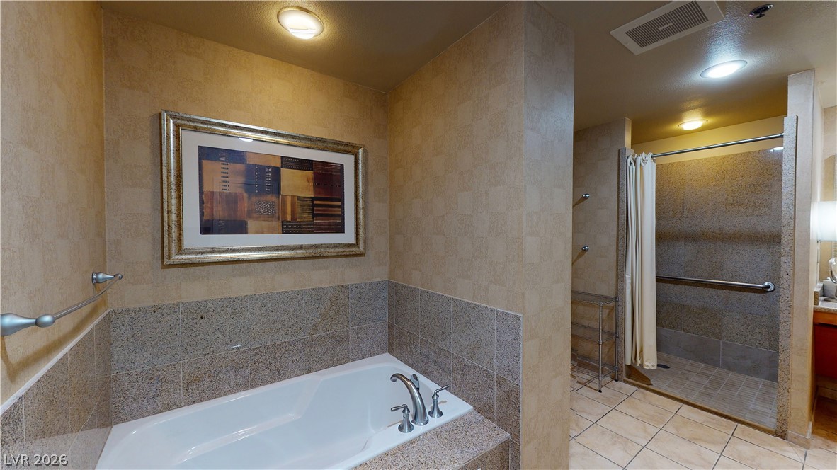 Photo 15 of 25, 211 E Flamingo Road #202