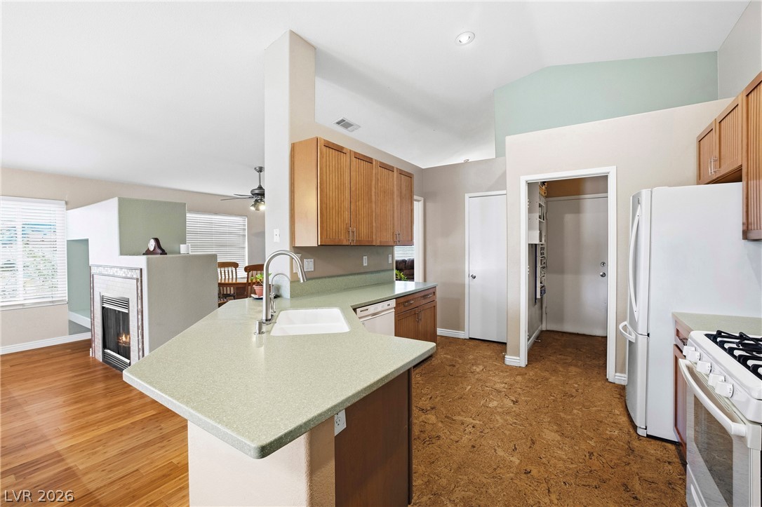 Photo 9 of 28, 3611 Russian Olive Street