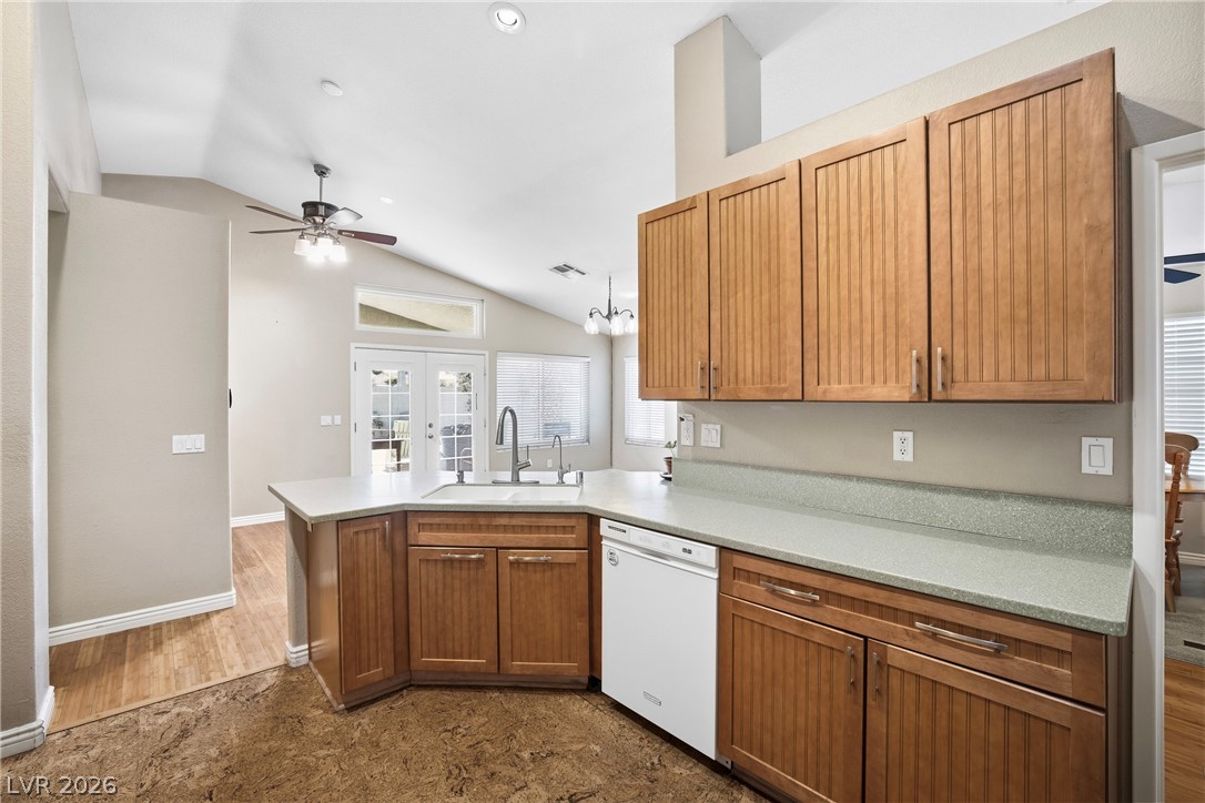 Photo 11 of 28, 3611 Russian Olive Street