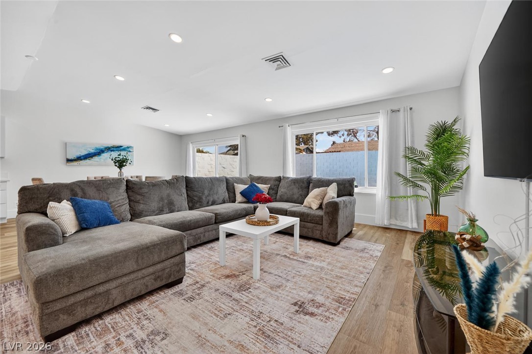 Photo 3 of 6191 Bullion Boulevard