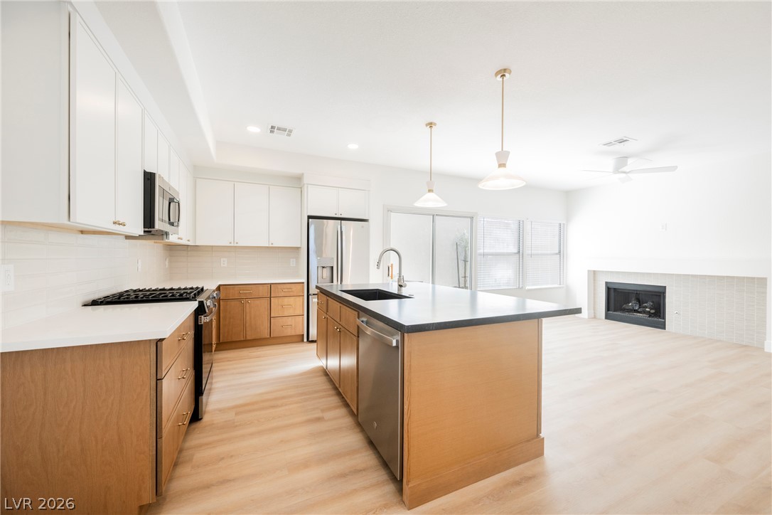 Photo 6 of 18, 2529 Cortina Avenue