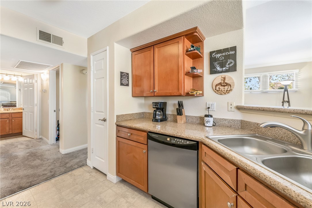 Photo 9 of 26, 4400 S Jones Boulevard #2033