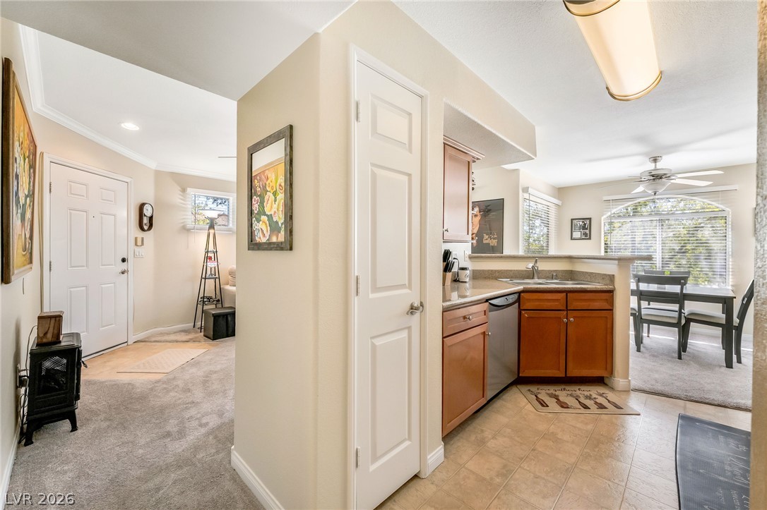Photo 11 of 26, 4400 S Jones Boulevard #2033