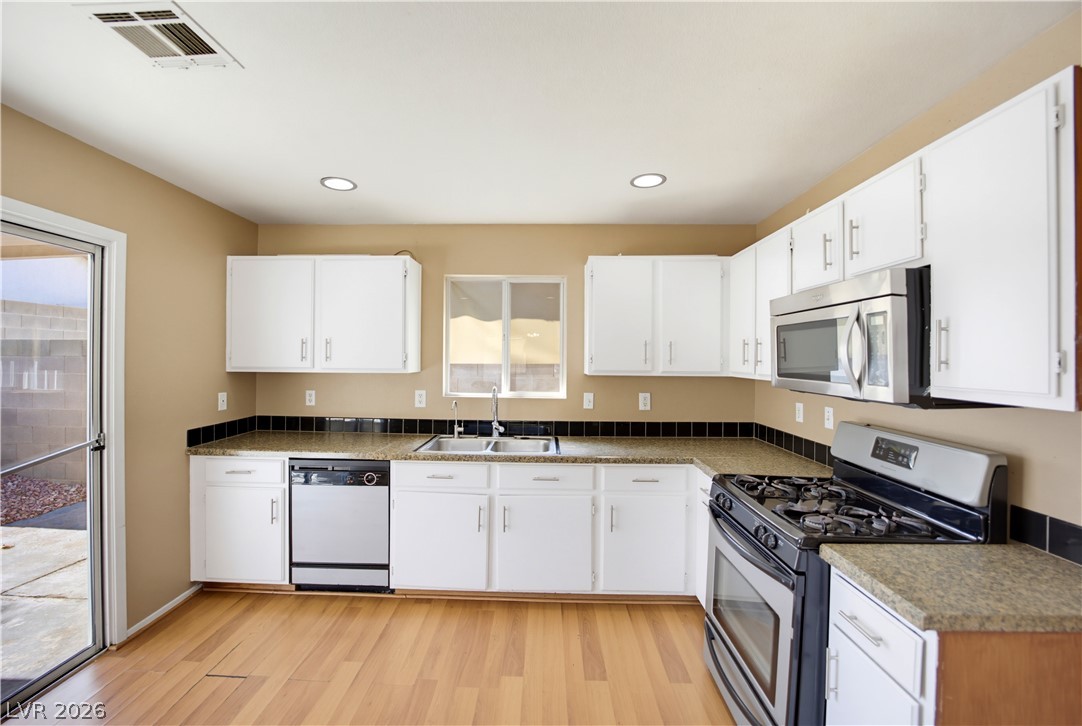 Photo 10 of 35, 633 Roberta Alecia Avenue