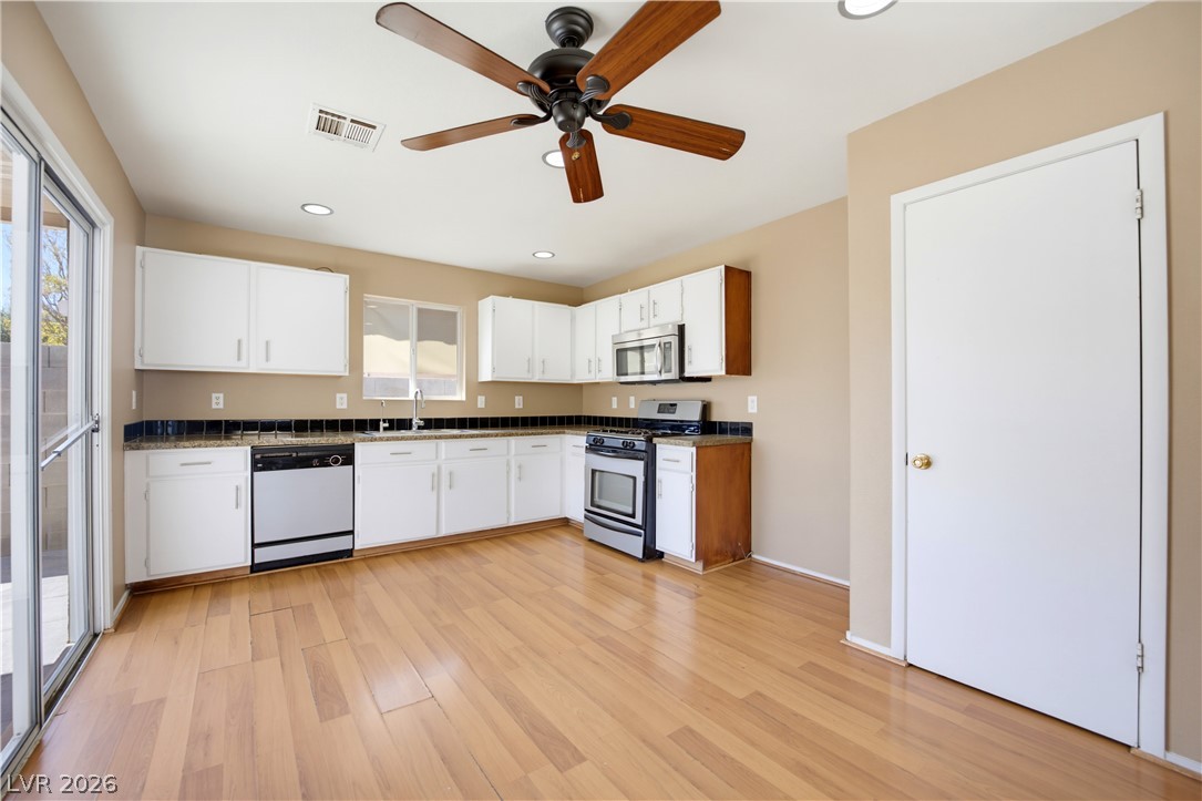 Photo 11 of 35, 633 Roberta Alecia Avenue