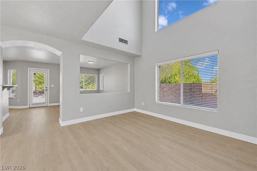 Photo 7 of 40, 11004 Linden Leaf Avenue