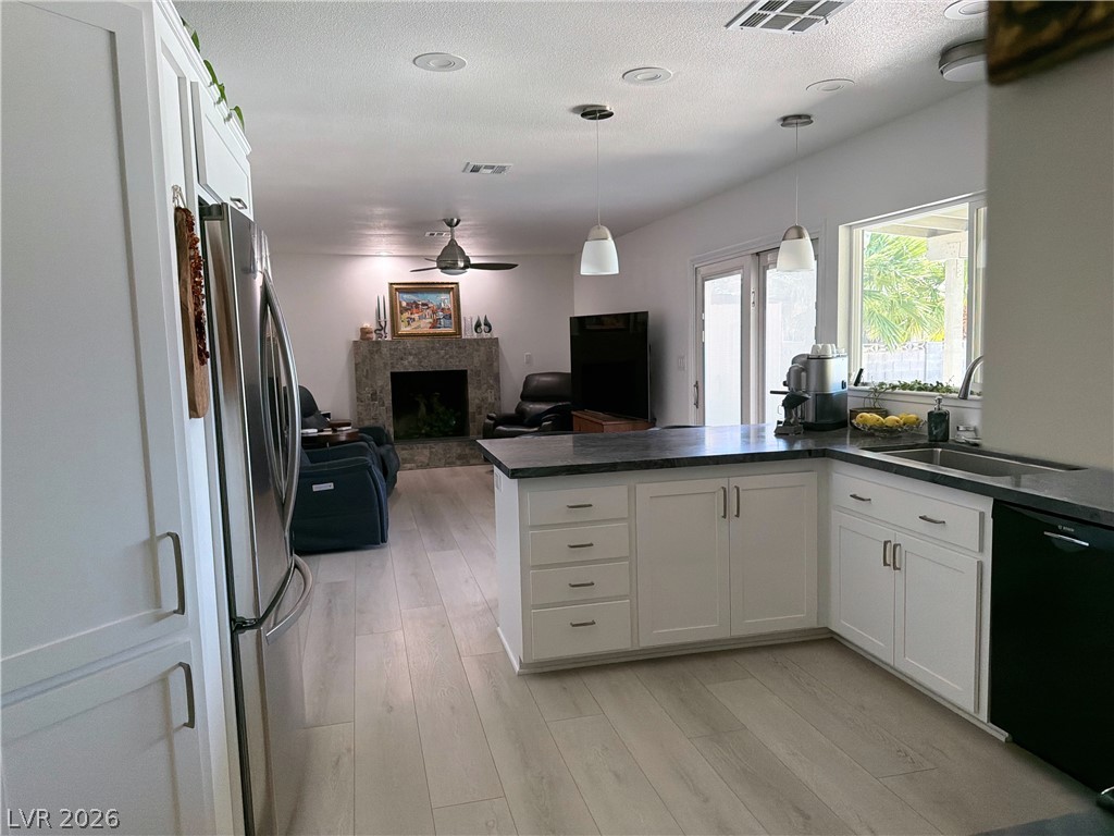 Photo 11 of 50, 5855 W Oakey Boulevard