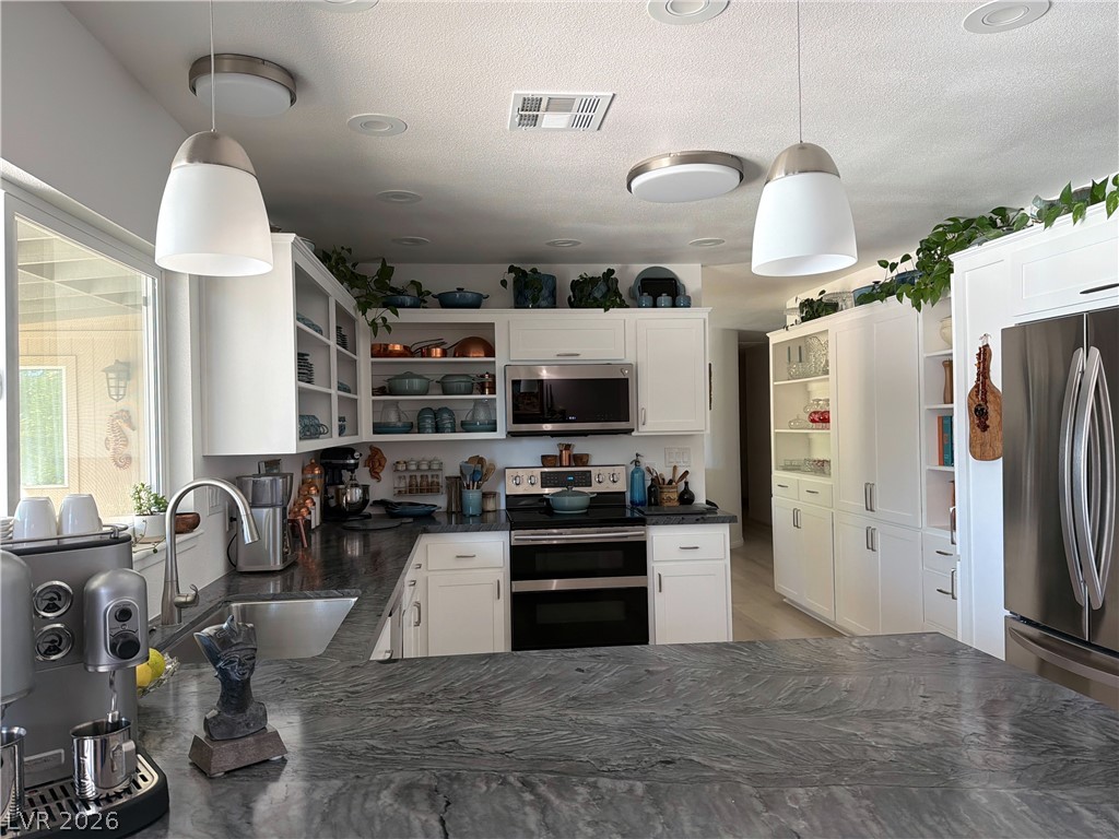 Photo 15 of 50, 5855 W Oakey Boulevard