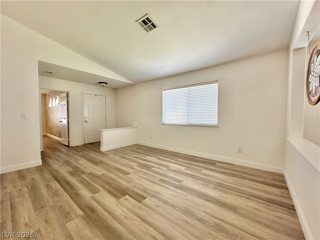 Photo 4 of 519 Lambourne Court