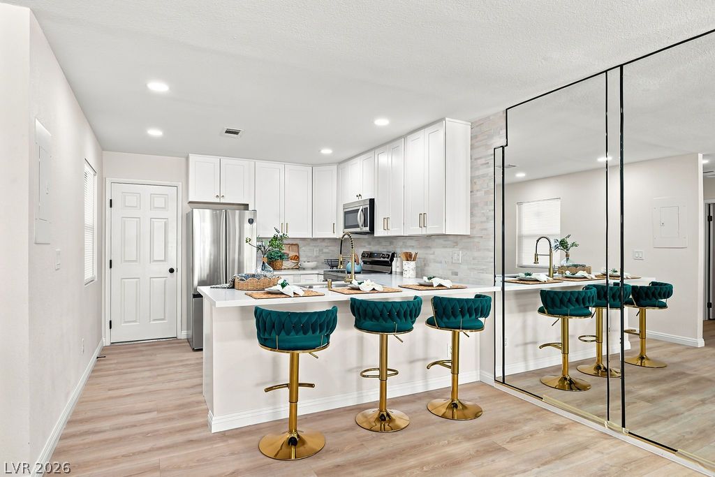 Photo 7 of 19, 6250 W Flamingo Road #62