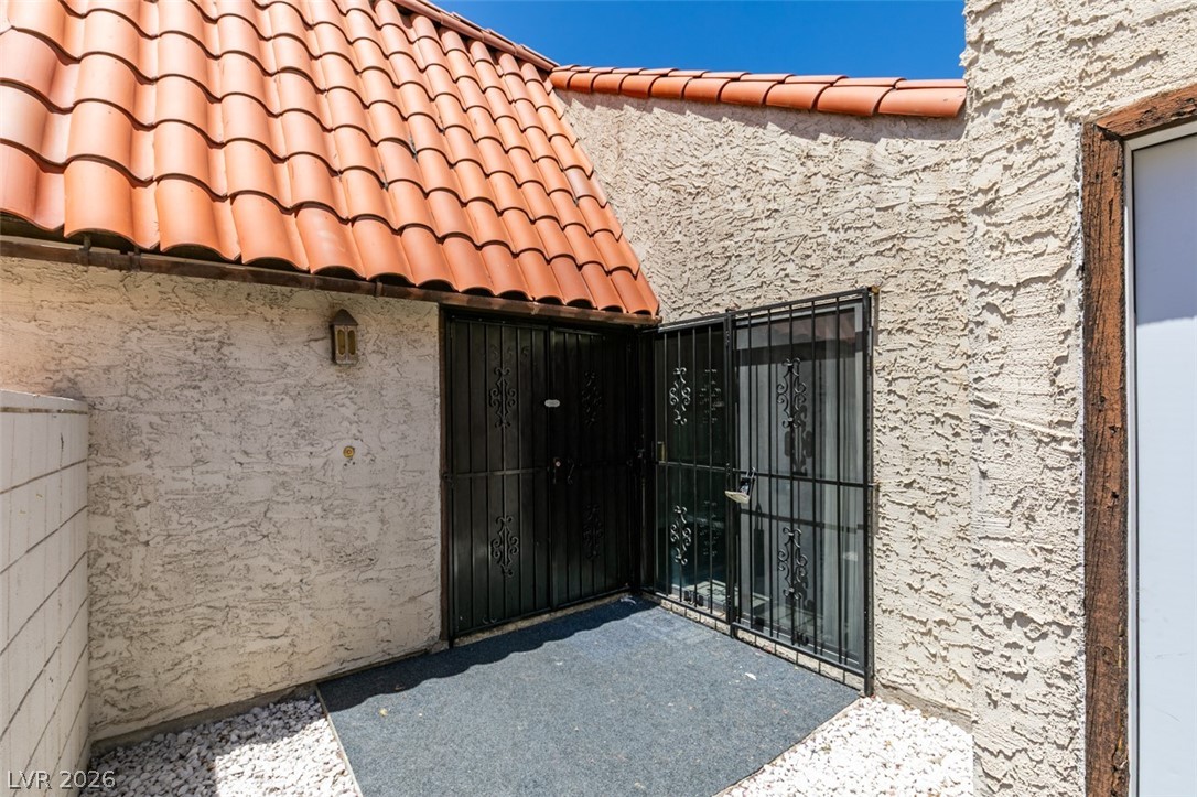 Photo 6 of 33, 3355 Racquet Street