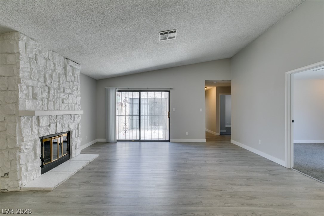 Photo 7 of 33, 3355 Racquet Street