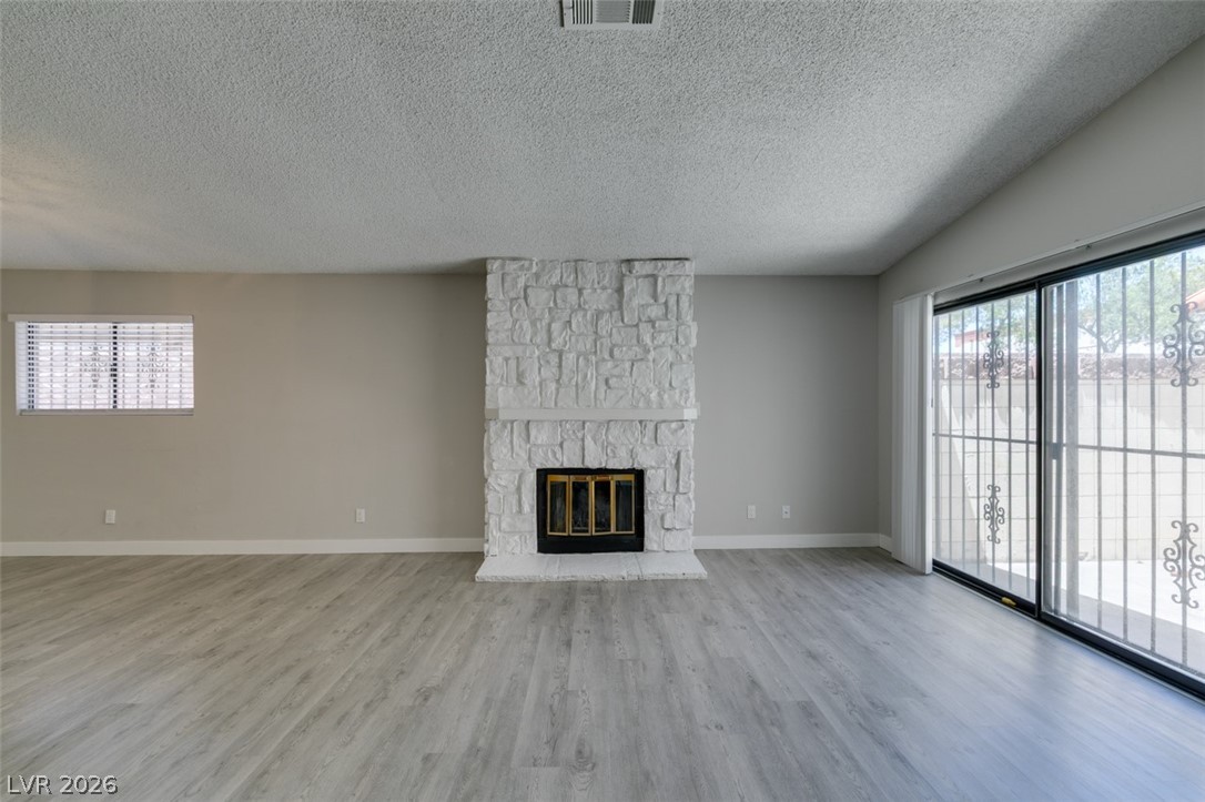 Photo 8 of 33, 3355 Racquet Street