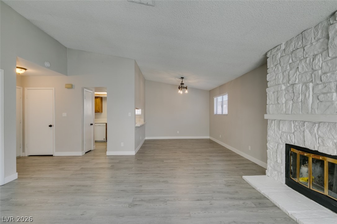 Photo 9 of 33, 3355 Racquet Street
