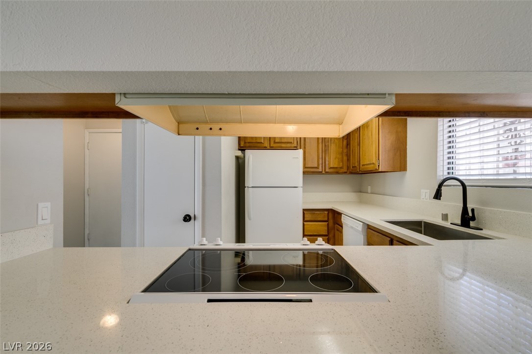 Photo 12 of 33, 3355 Racquet Street