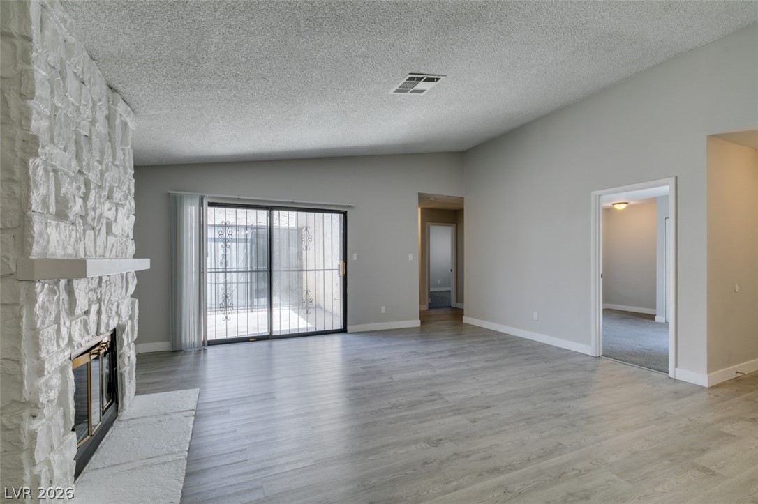 Photo 17 of 33, 3355 Racquet Street